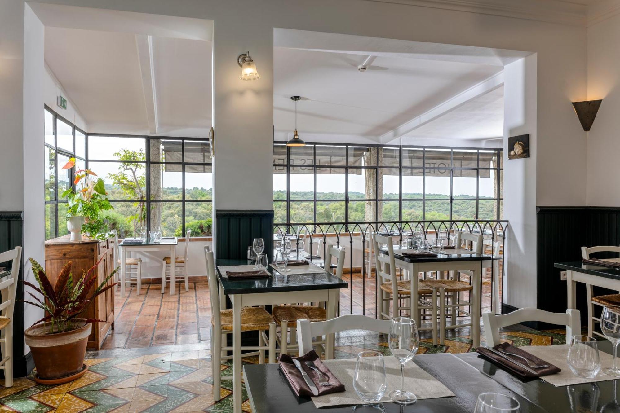 Hotel Restaurant Les Remparts Венаск Екстер'єр фото