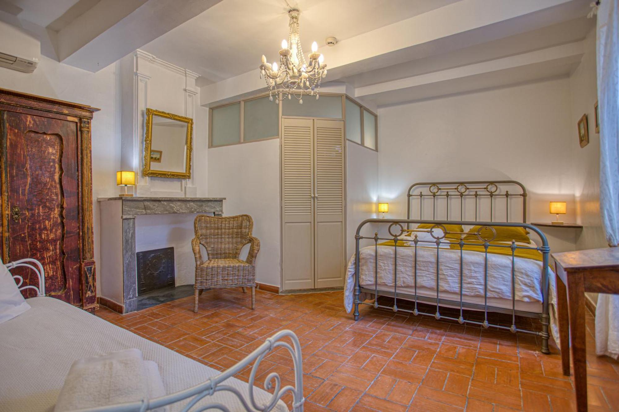 Hotel Restaurant Les Remparts Венаск Екстер'єр фото